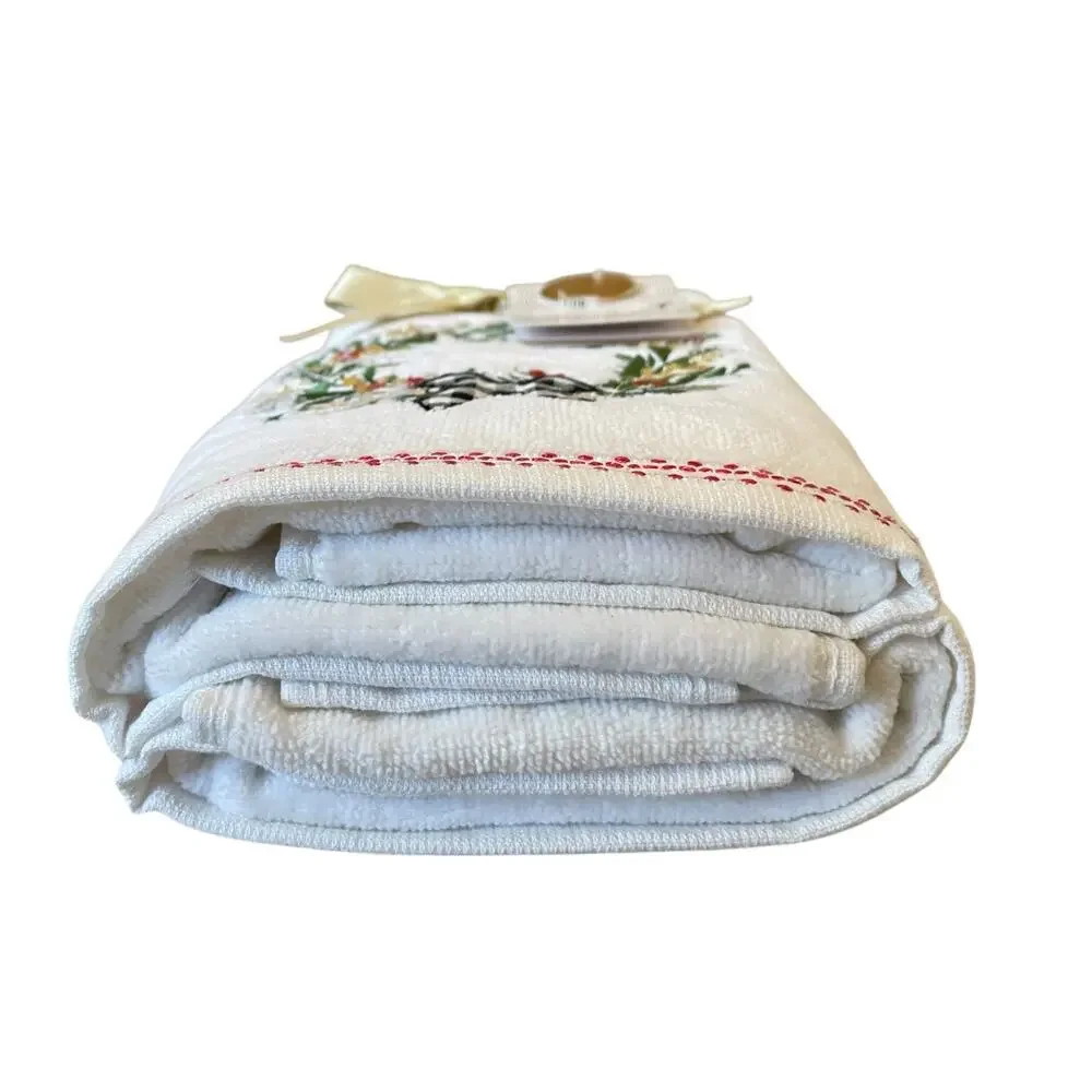 Papyrus Hand Towels Set of 2 Embroidered Christmas Holiday Wreath 16x28 NEW